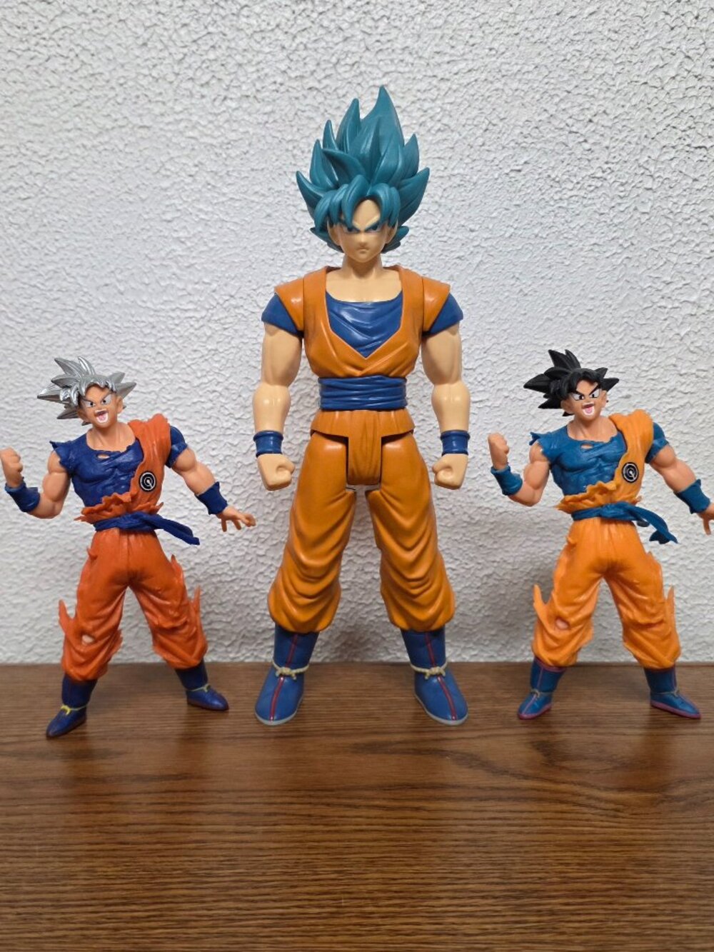 Action Figures Dragon  Ball Z Super Saiyan Son Goku, Blue Goku and Battle Goku